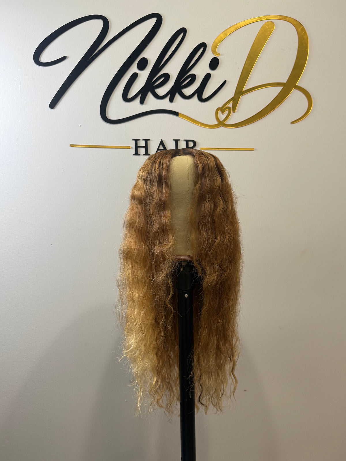 20-Inch Dimensional Wavy Wig